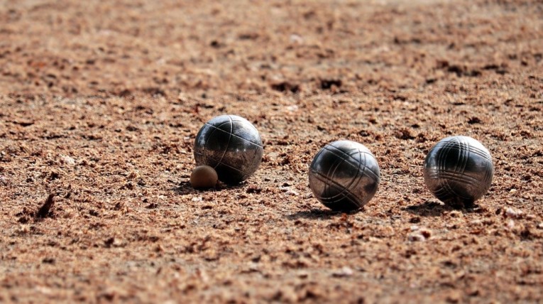 terrains de petanque camping le lyzeron